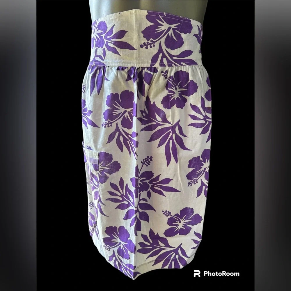 Vintage linen hostess apron. One pocket, gorgeous purple floral pattern. - Picture 2 of 5